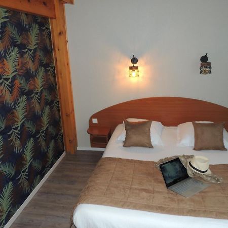 ברסויר Logis Hotel Les 3 Marchands מראה חיצוני תמונה