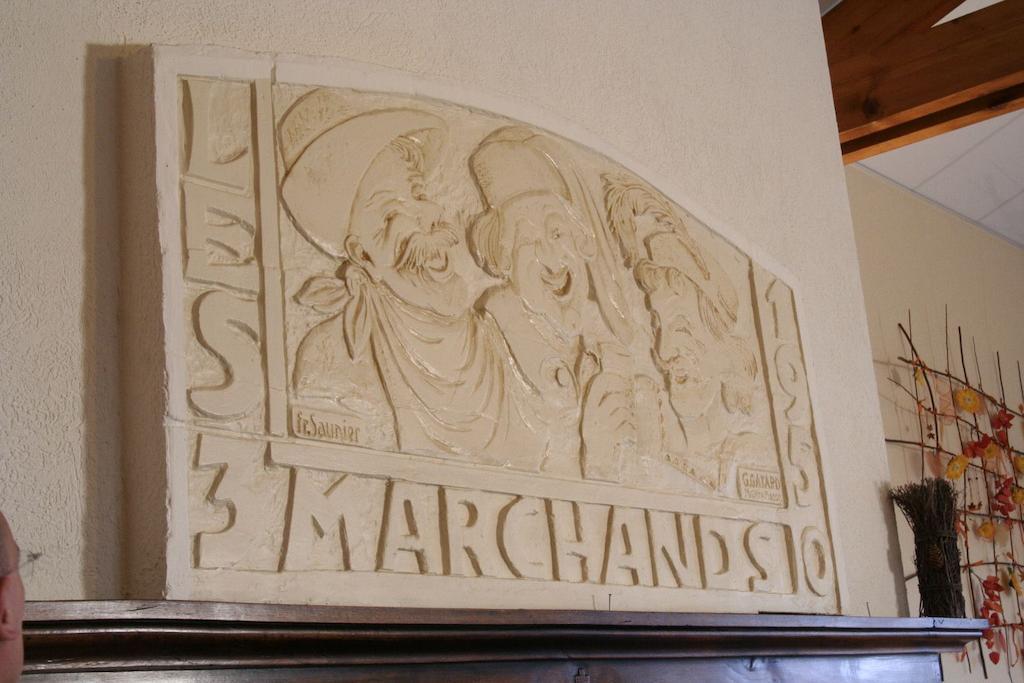ברסויר Logis Hotel Les 3 Marchands מראה חיצוני תמונה
